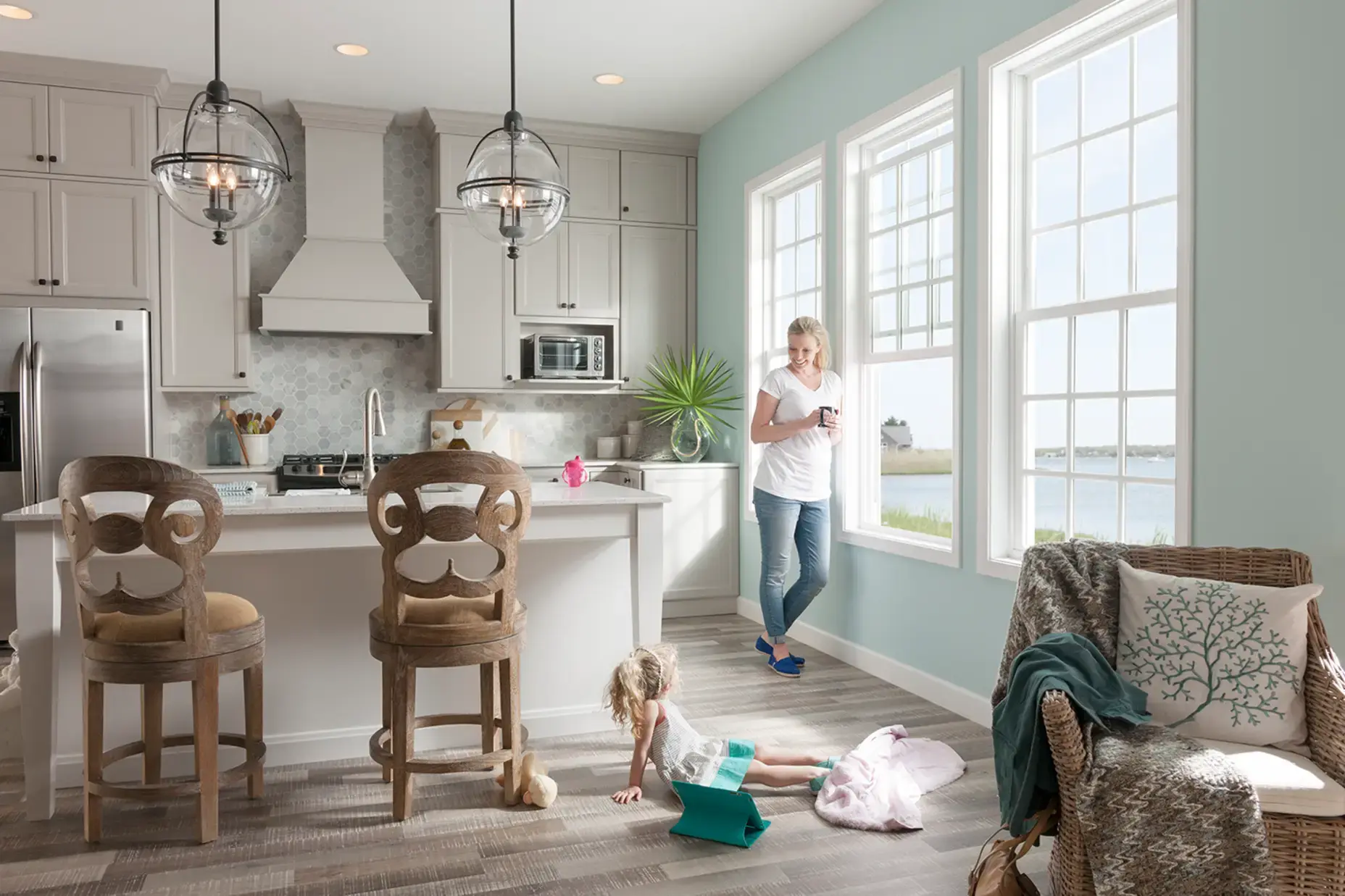 MI_1650_SL_DaughterRelax_SM MI_1650_SL_DaughterRelax_SM